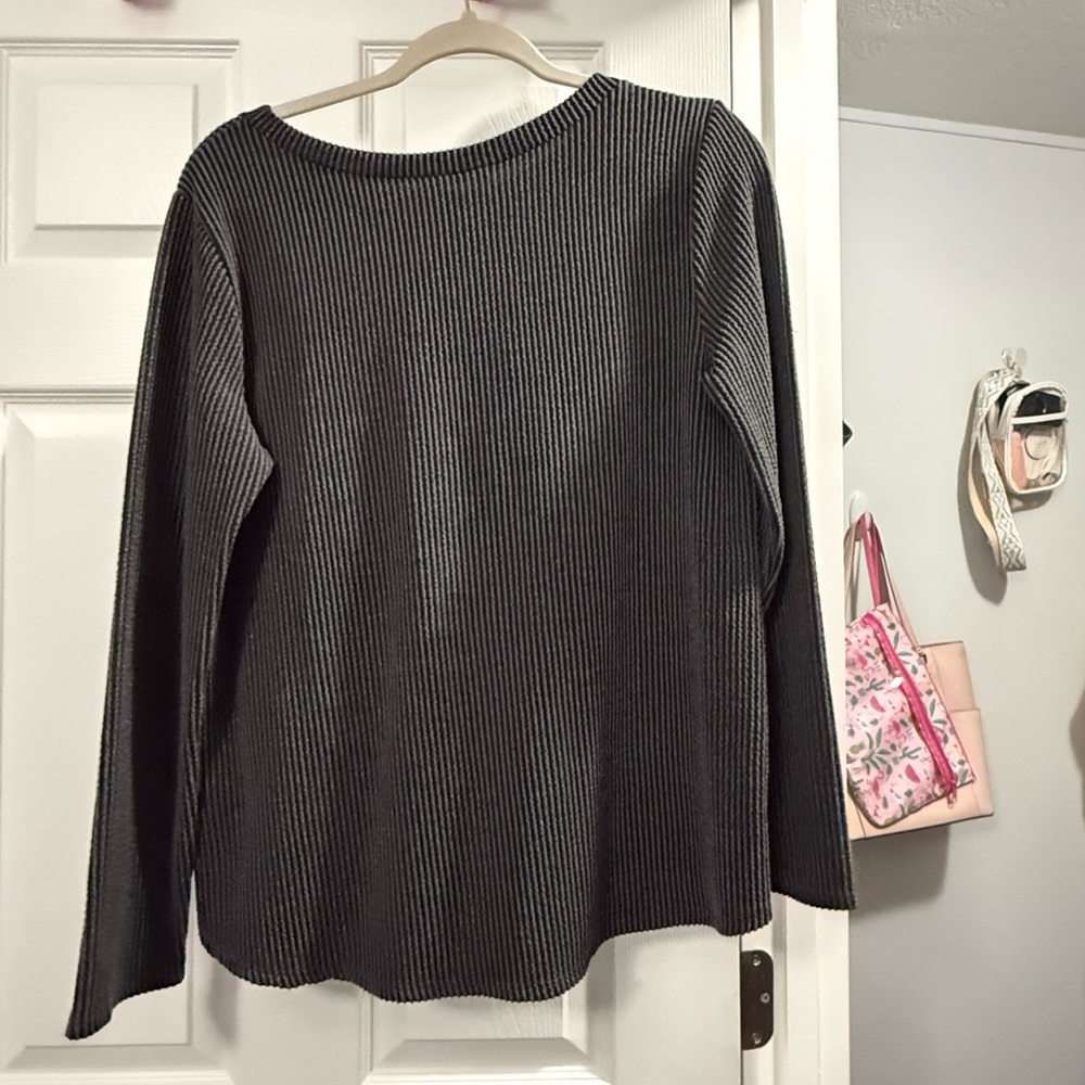 Gray Ribbed Women's Top - Picture 2 of 5